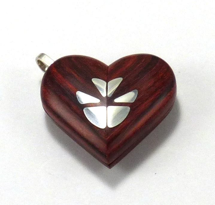 5653 Thin Silver Butterfly Illusionist Locket1