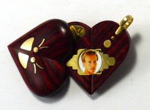 Load image into Gallery viewer, 5782 Gold Butterfly Illusionist Locket
