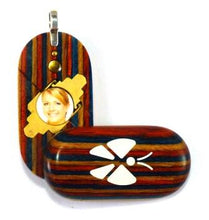 Load image into Gallery viewer, 3595 Thin Unique Wood Illusionist Locket