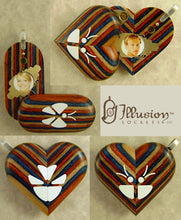 Load image into Gallery viewer, 3595 Thin Unique Wood Illusionist Locket