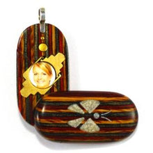 Load image into Gallery viewer, 4174Thin Unique Wood Illusionist Locket