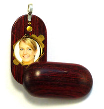 Load image into Gallery viewer, 5186 Magic Heart Illusionist Locket