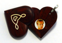 Load image into Gallery viewer, 5418 Natural Celtic Knot Illusionist Locket