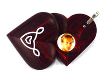 Load image into Gallery viewer, 5419 Natural Celtic Knot Illusionist Locket