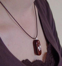 Load image into Gallery viewer, 3101 Thin Unique Wood Illusionist Locket