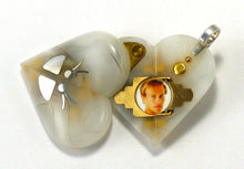 Load image into Gallery viewer, 3944 Thin Silver Butterfly Illusionist Locket
