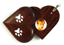 Load image into Gallery viewer, 5218 Natural Paw Print Illusionist Locket
